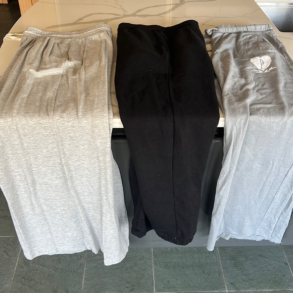 3 pairs sweatpants. - Picture 1 of 1